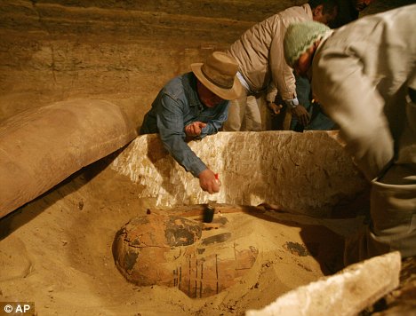 mummies chamber archeologo pyramids mummification egypte vuole girare archaeologists viaggiamo