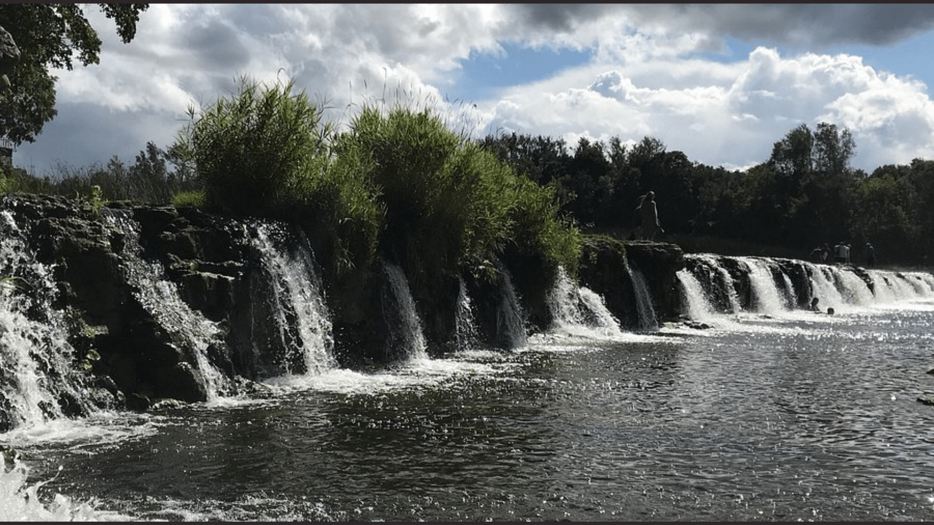 Europes_Widest_Waterfall_in_Venta_Rumba